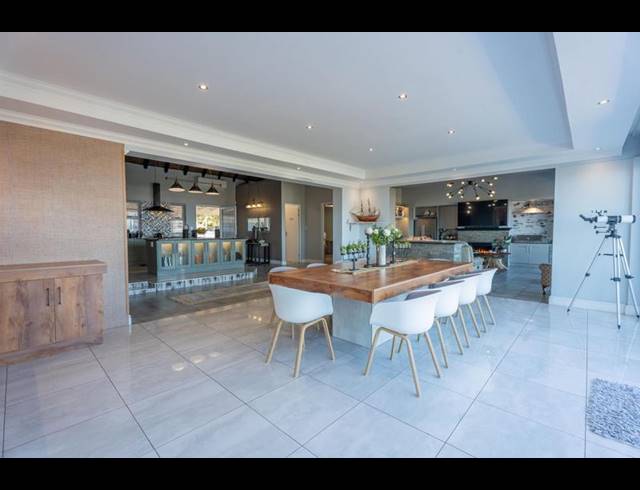 4 BEDROOM HOUSE FOR SALE IN CANNON ROCKS